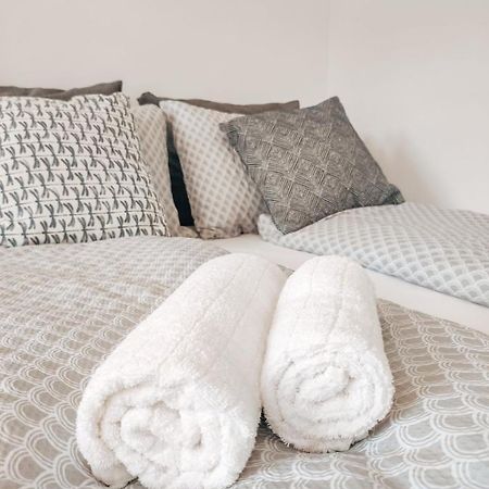 Studio Apartment Sanya ลูบลิยานา ภายนอก รูปภาพ