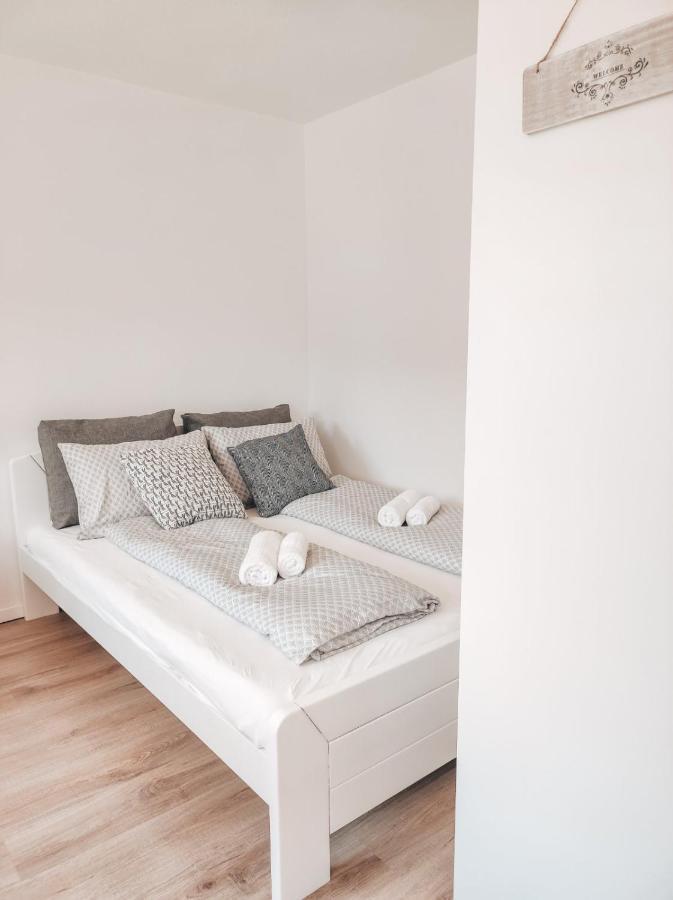Studio Apartment Sanya ลูบลิยานา ภายนอก รูปภาพ