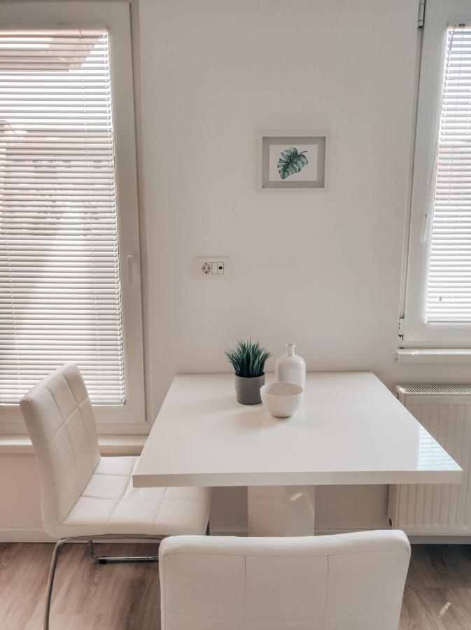 Studio Apartment Sanya ลูบลิยานา ภายนอก รูปภาพ