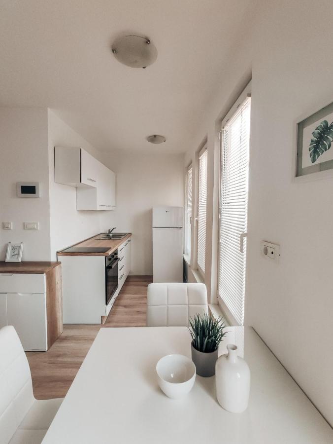Studio Apartment Sanya ลูบลิยานา ภายนอก รูปภาพ