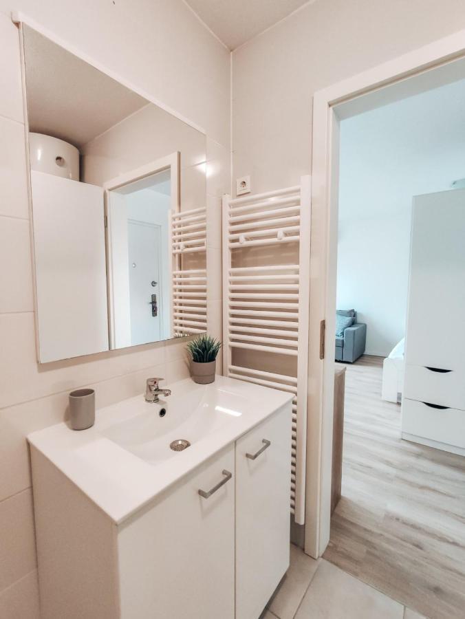 Studio Apartment Sanya ลูบลิยานา ภายนอก รูปภาพ